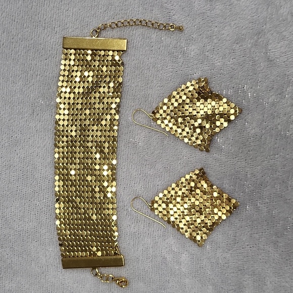 Avon Goldtone Bracelet & Earrings Set - Picture 3 of 15